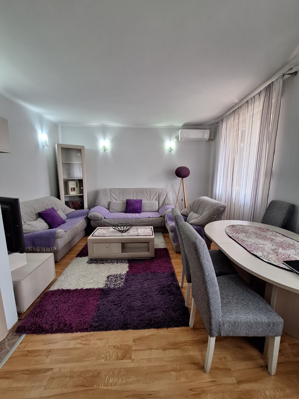 Izdaje se jednosoban stan na odličnoj lokaciji,Moskovska 104,Podgorica