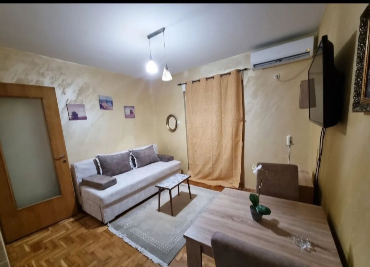 Prodaje se namjestena garsonjera kod Krivog mosta, Podgorica