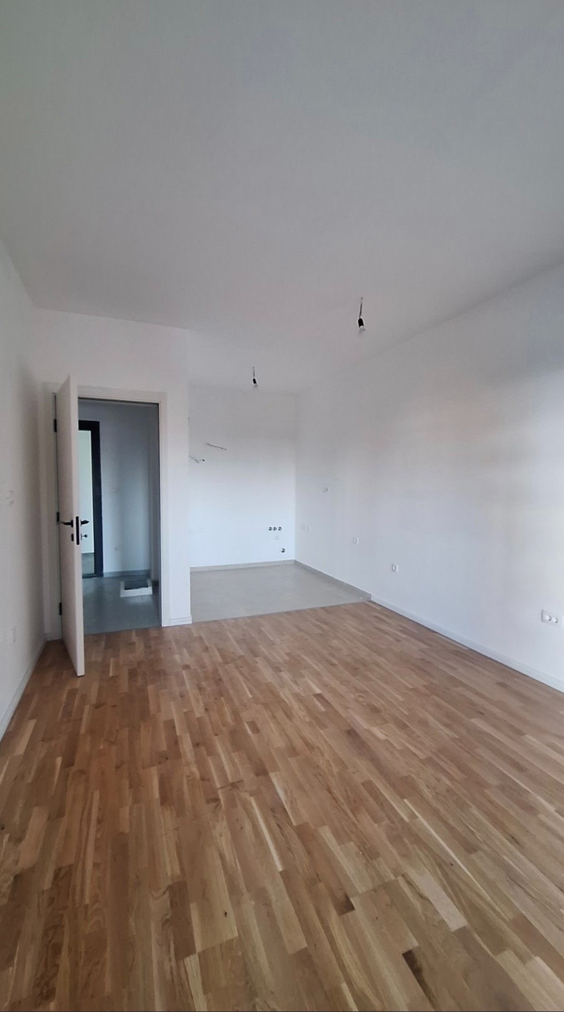 Izdaje se nov, neuseljavan jednosoban stan u zgradi Dadi Plaza, Stari aerodrom, Podgorica