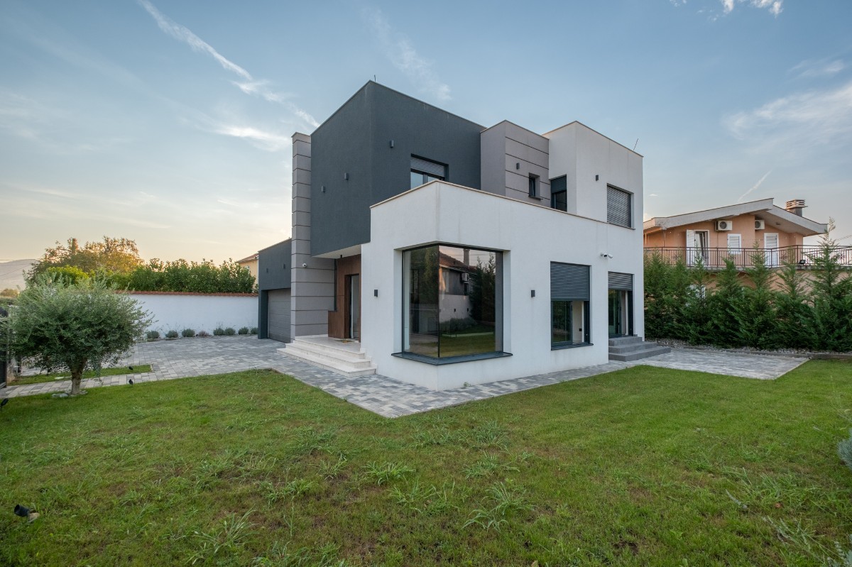 Izdaje se vila u Gornjoj Gorici, Podgorica. 