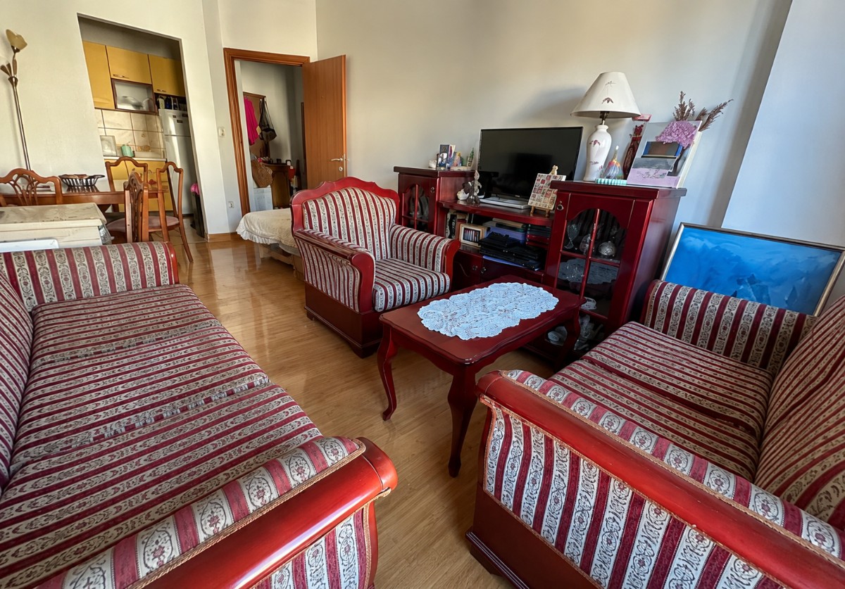 Prodaje se kompletno namjesten jednosoban stan, Vezirov most, Podgorica