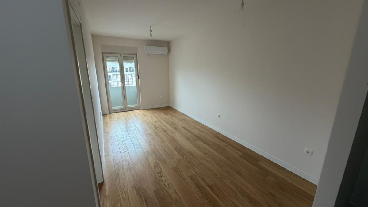 Prodaje se nov, neuseljavan jednosoban stan, Central Point, Podgorica