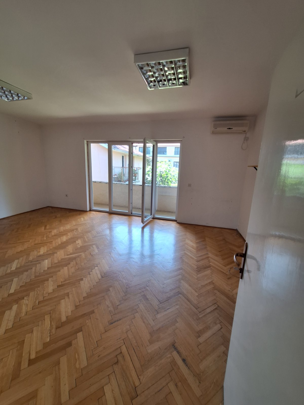 Izdaje se kuća,Gorica C,Podgorica