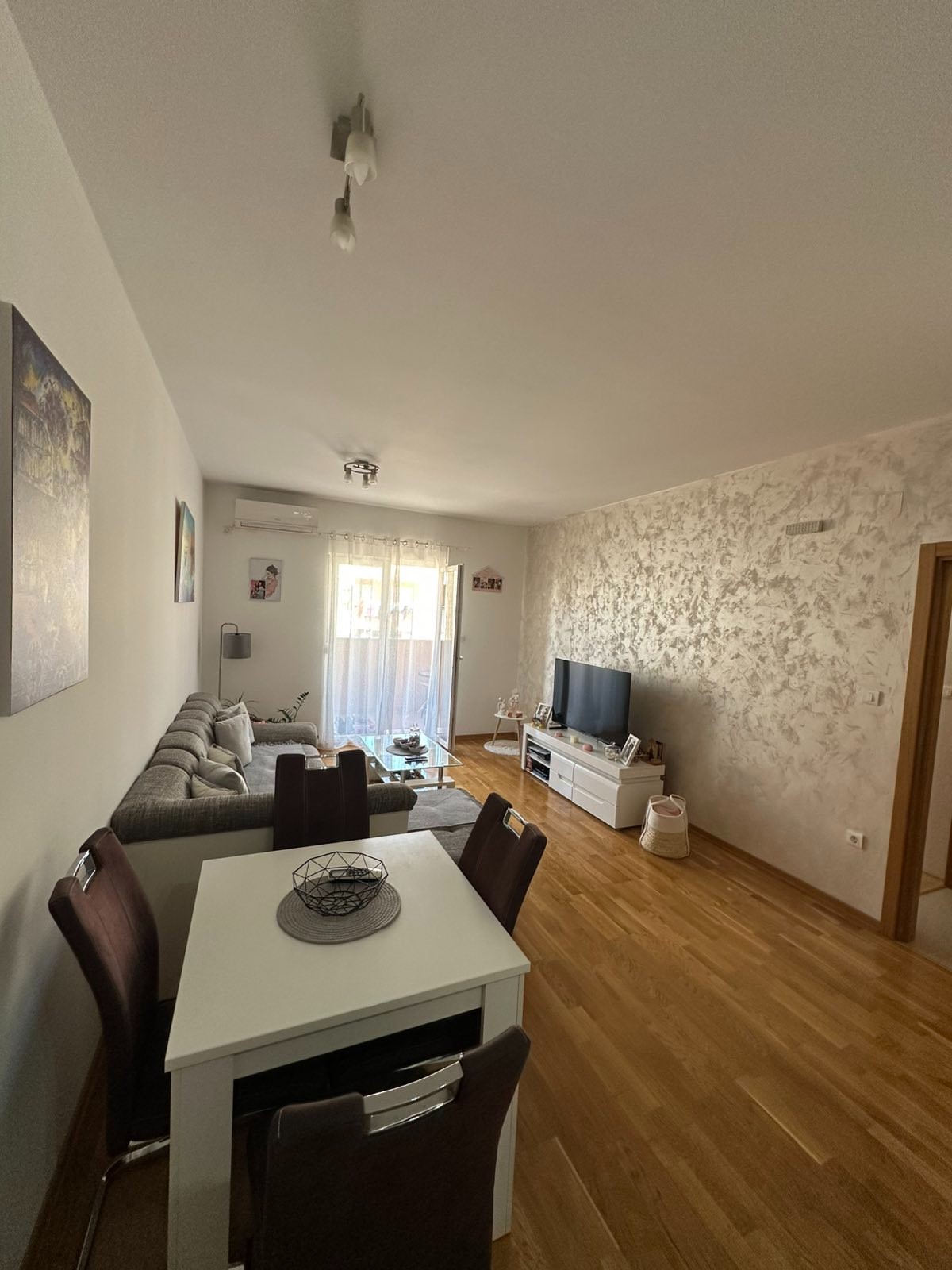 Prodaje se kompletno namjesten jednosoban stan, Tuški put, Podgorica