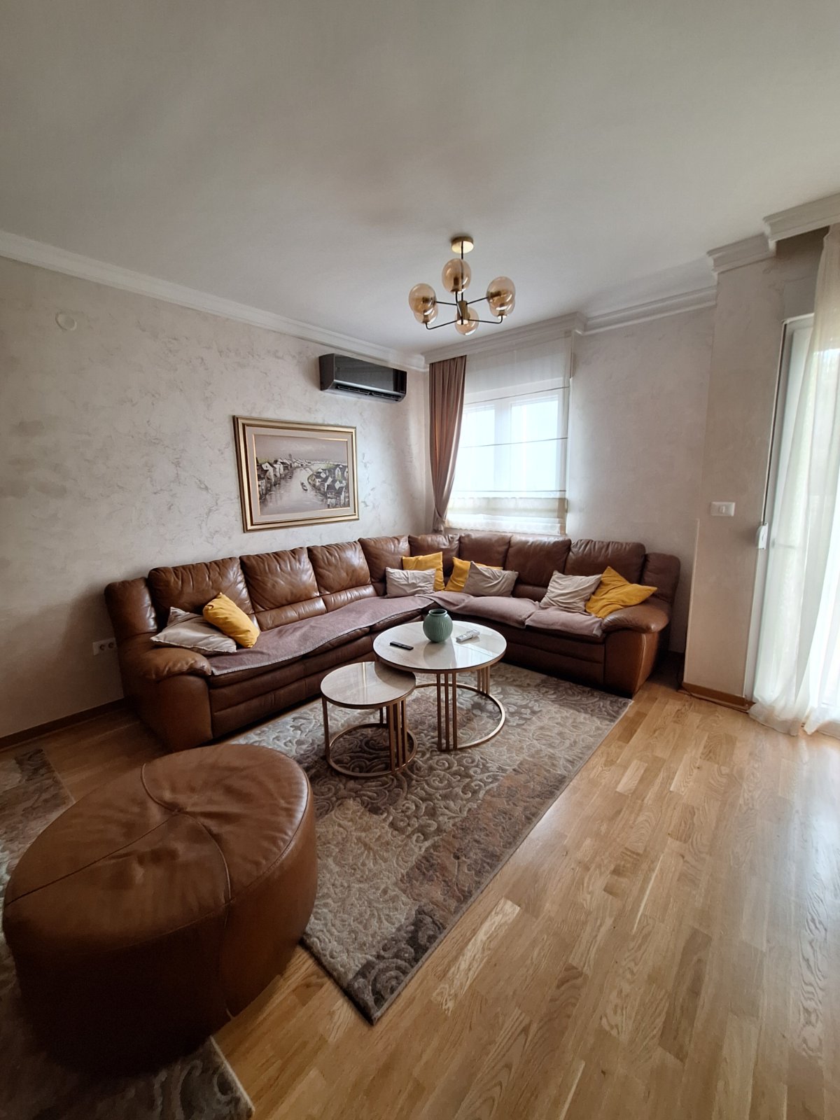 Izdaje se luksuzno opremljen dvosoban stan u City kvartu,Podgorica