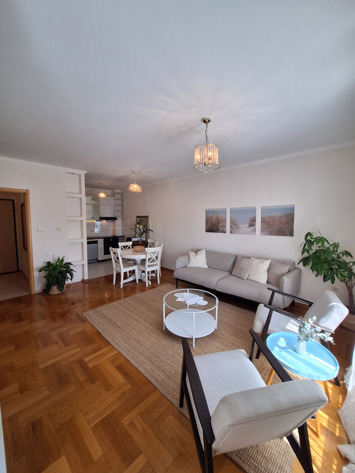 Izdaje se dvosoban stan,4. Jula,Podgorica