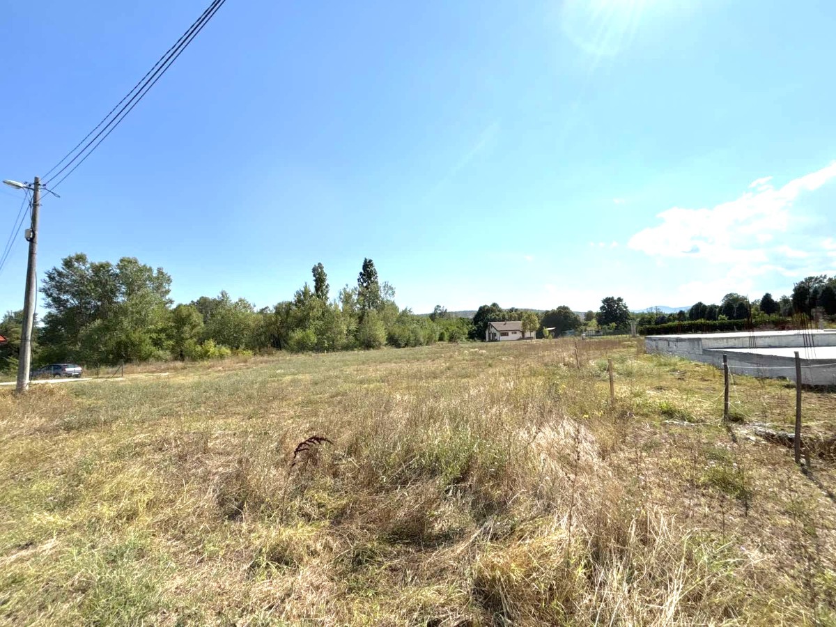 Prodaje se plac na odličnoj lokaciji, mjesto Pržine između Podgorice i Danilovgrada.