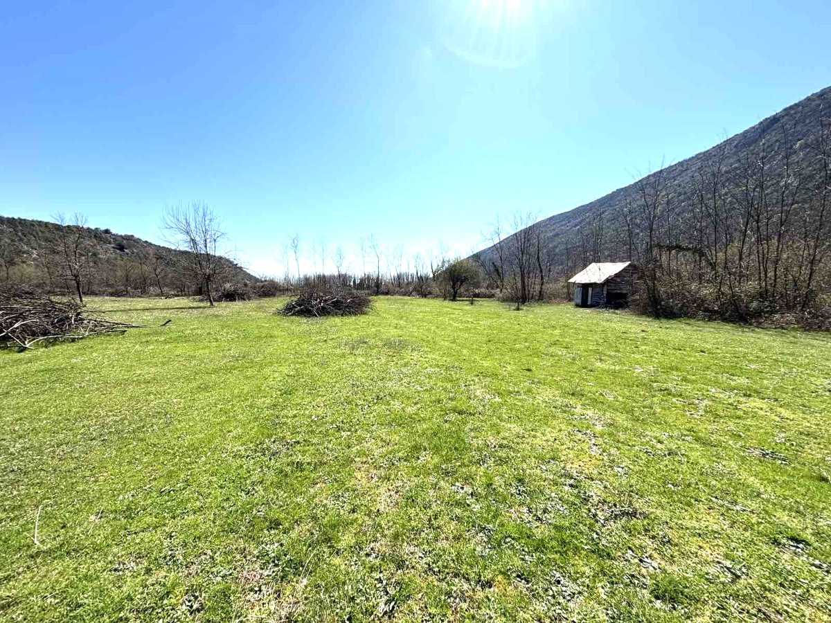 Agricultural land for sale in Danilovgrad, 4 km from the city center.