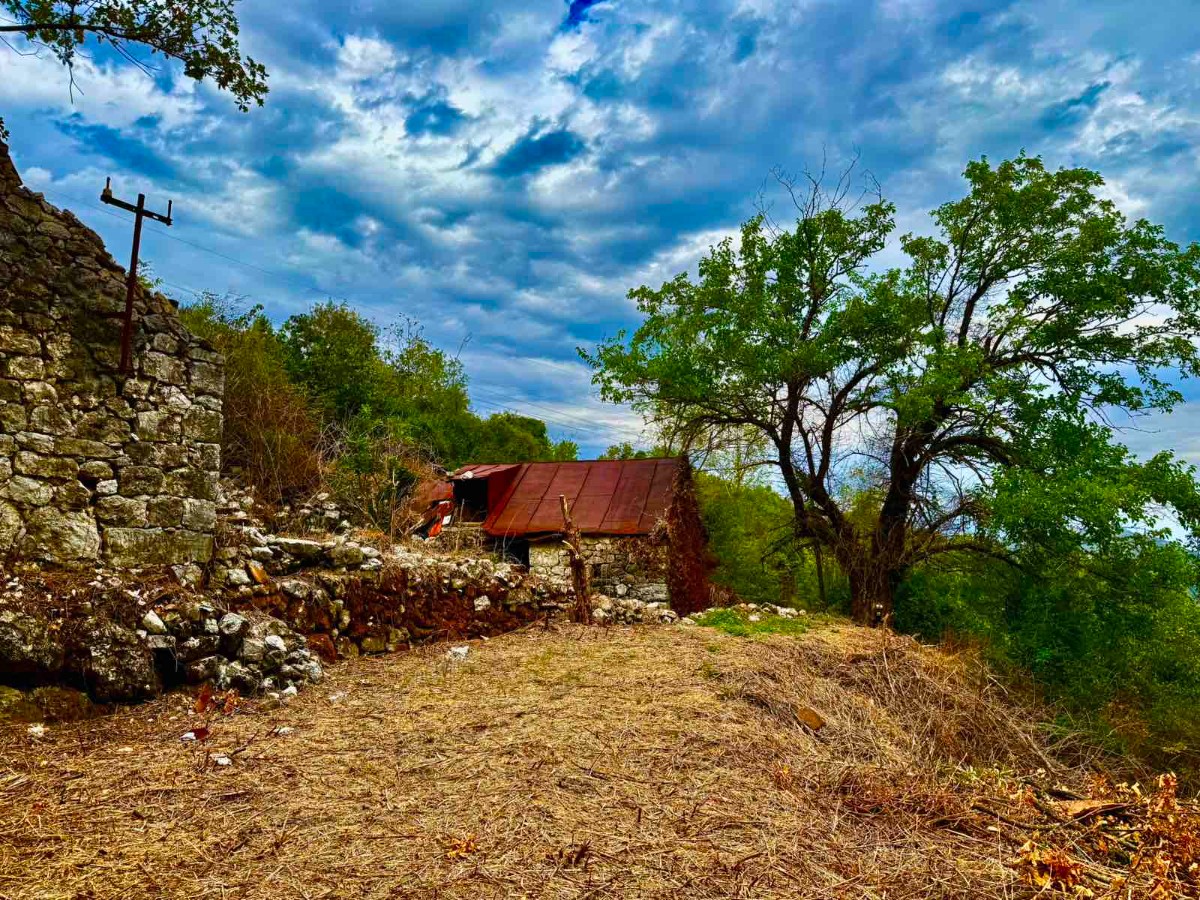 Prodaje se zemljište Dobrsko selo, Cetinje. 