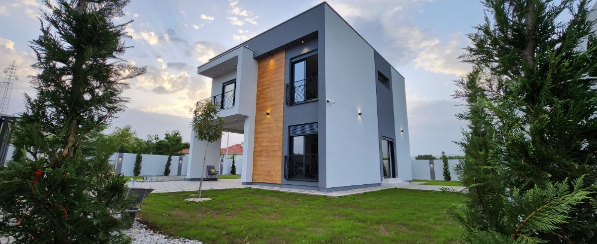 Five-room house for sale in Dahna, Podgorica.