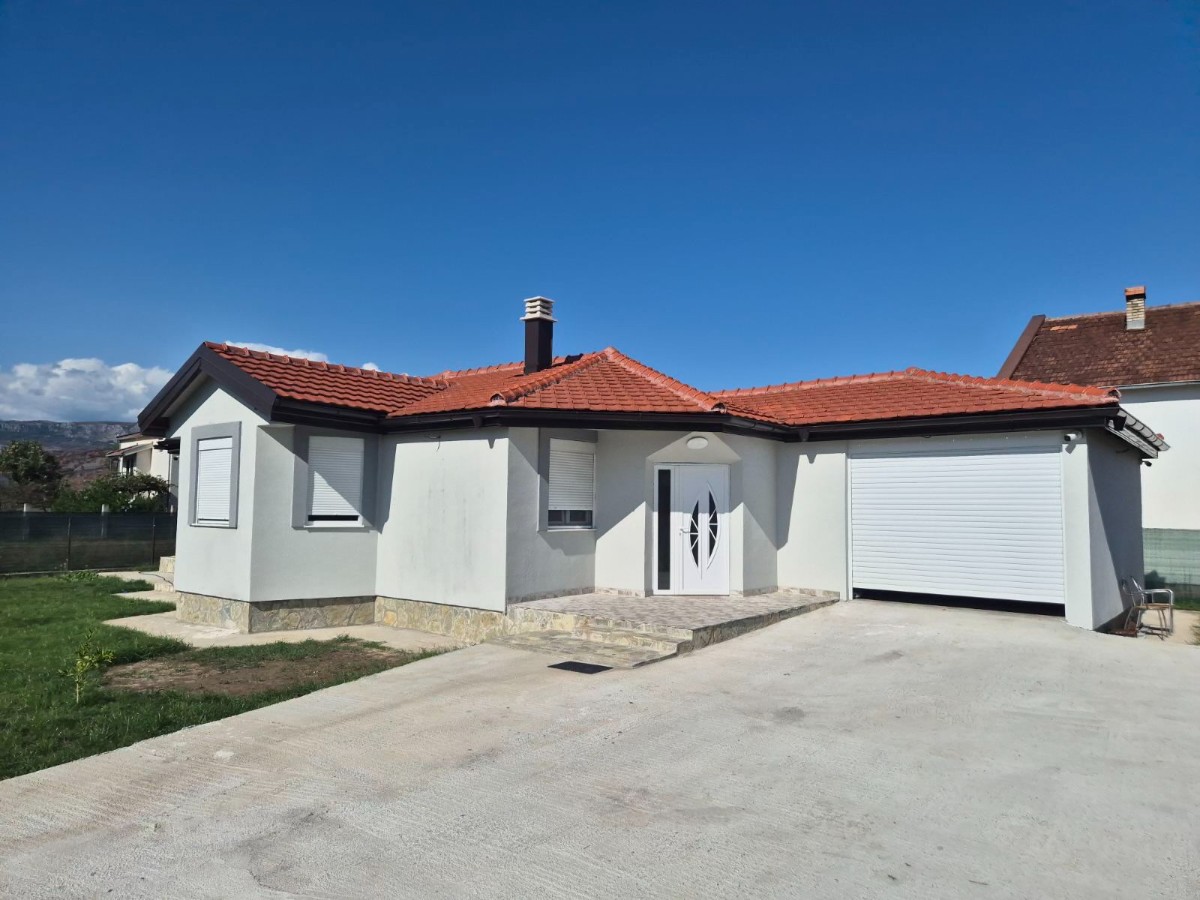 Izdaje se luksuzna, namjestena  kuca 170m2 u Zagoricu